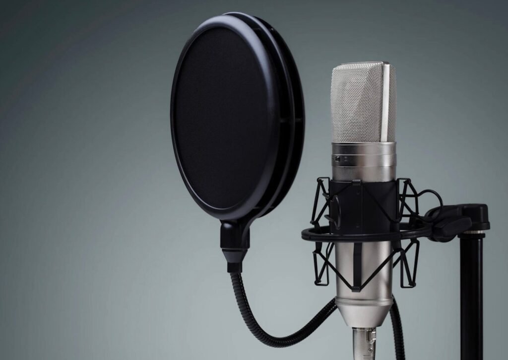 mic foto scaled.jpg